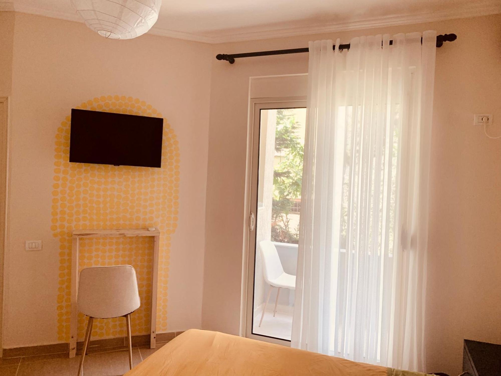 Family Tree - Quiet Area - Self Check In Aparthotel Golem  Exterior foto