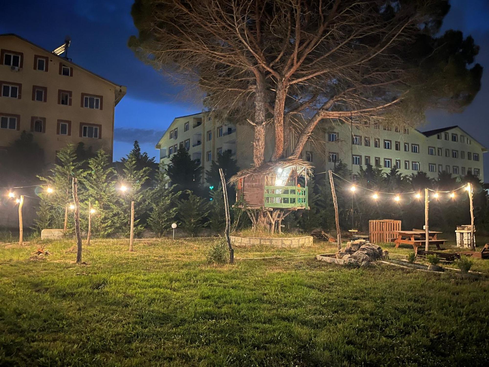 Family Tree - Quiet Area - Self Check In Aparthotel Golem  Exterior foto