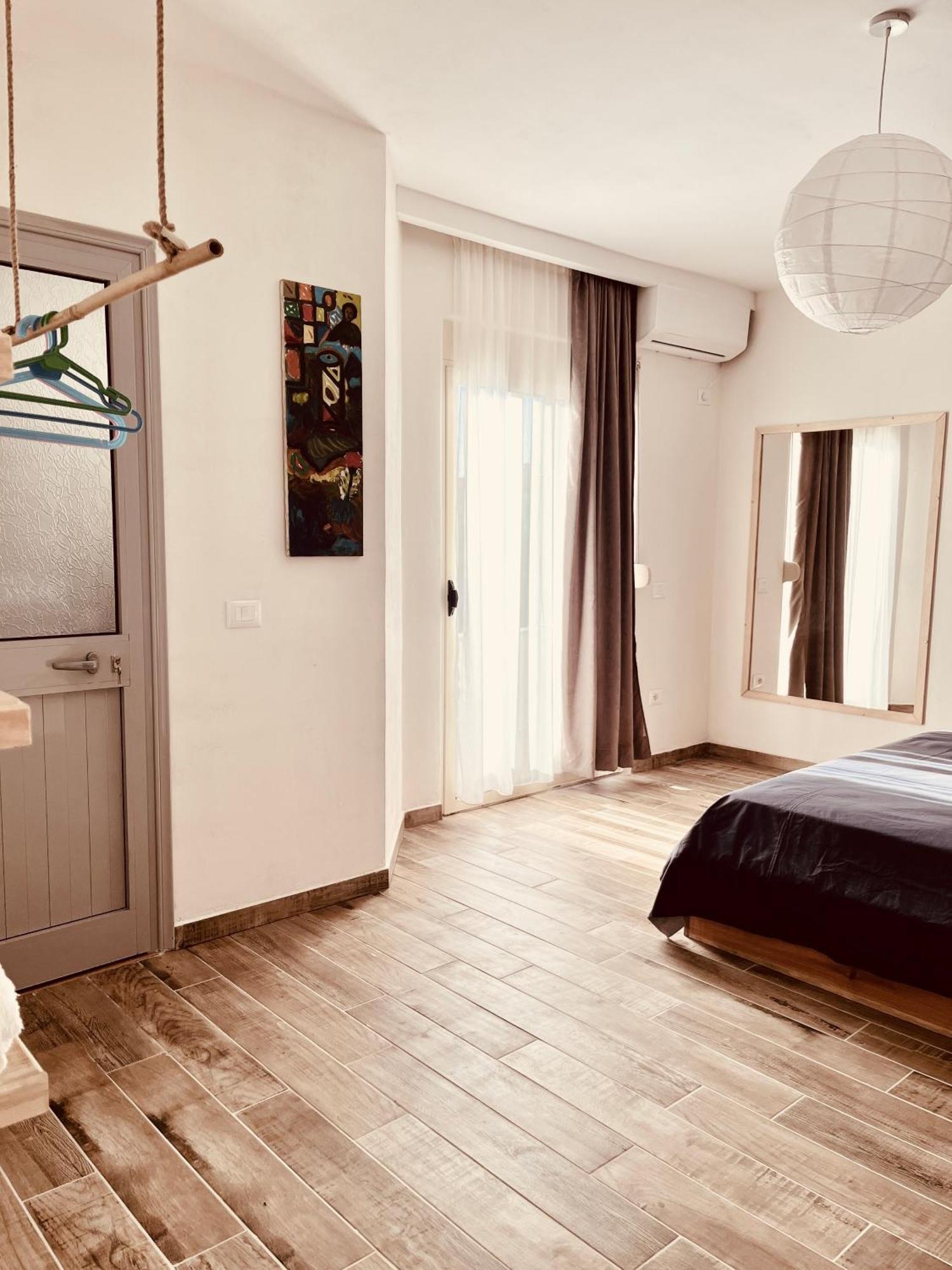Family Tree - Quiet Area - Self Check In Aparthotel Golem  Exterior foto