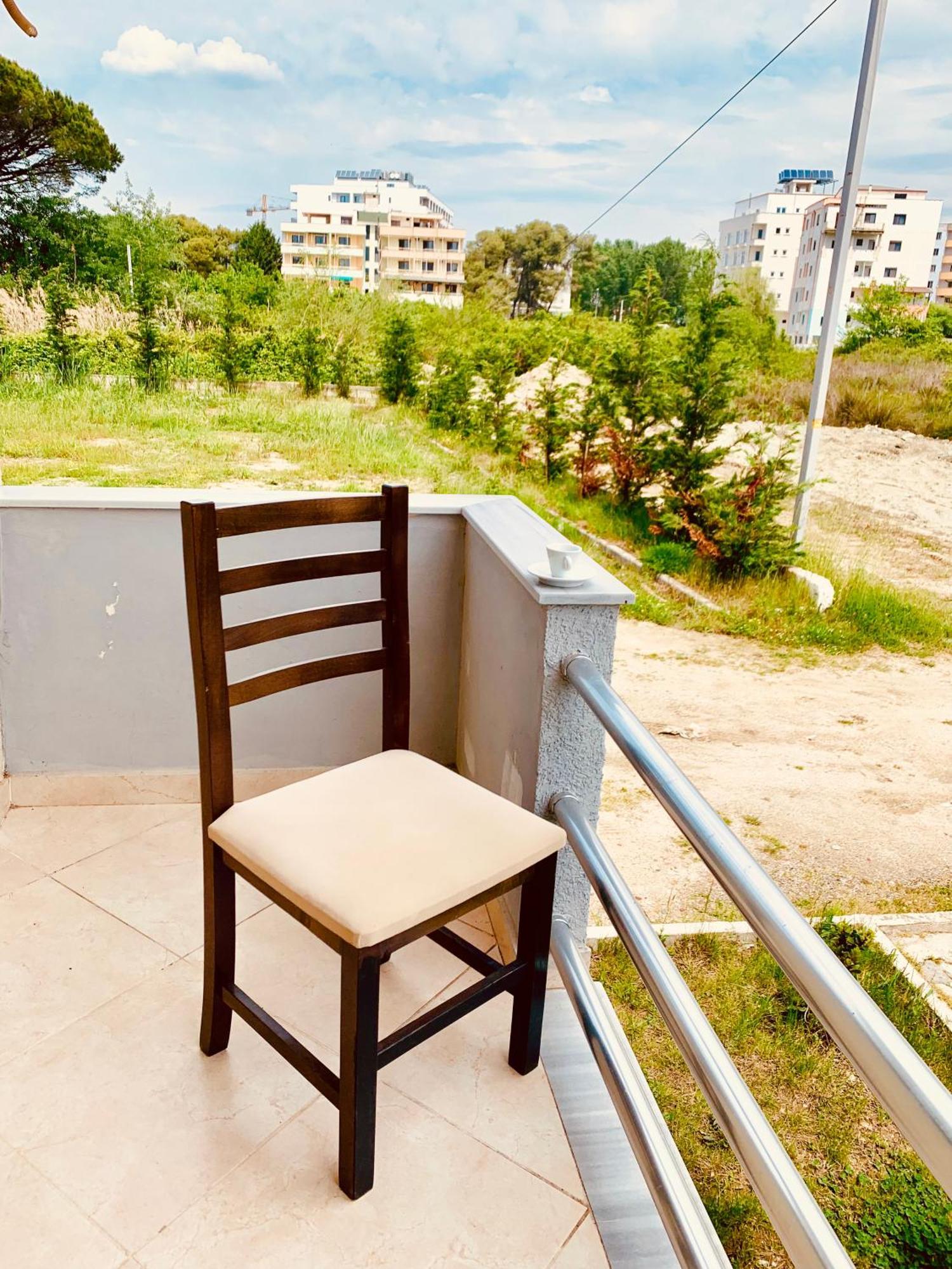 Family Tree - Quiet Area - Self Check In Aparthotel Golem  Exterior foto